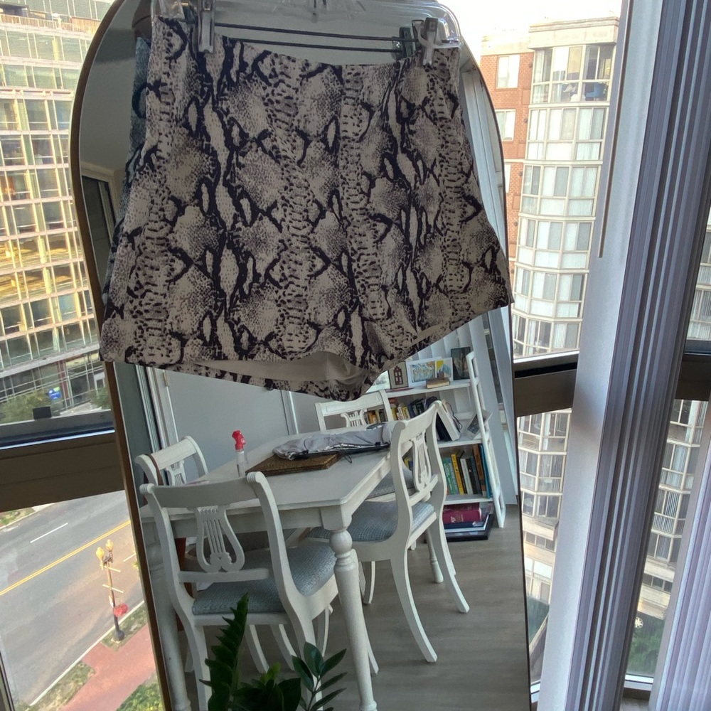 High-waists snake print shorts, size large.